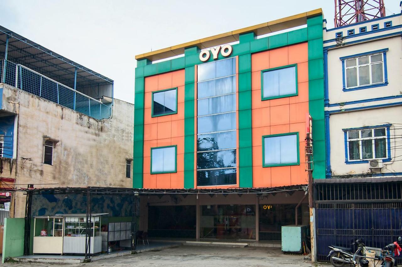 Oyo 529 Hotel Paninda Медан Екстер'єр фото