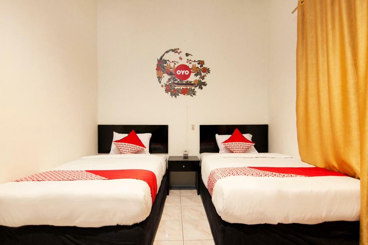 Oyo 529 Hotel Paninda Медан Екстер'єр фото