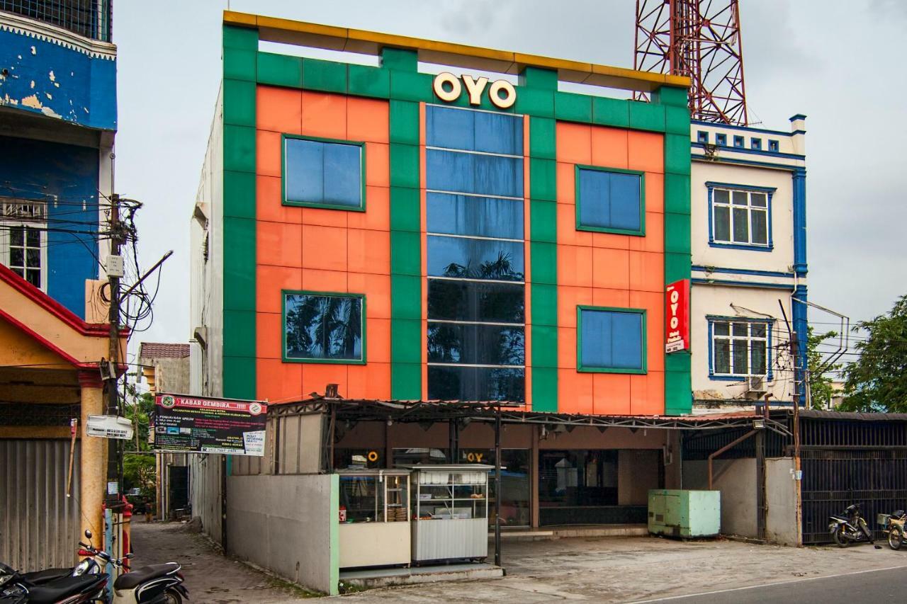 Oyo 529 Hotel Paninda Медан Екстер'єр фото