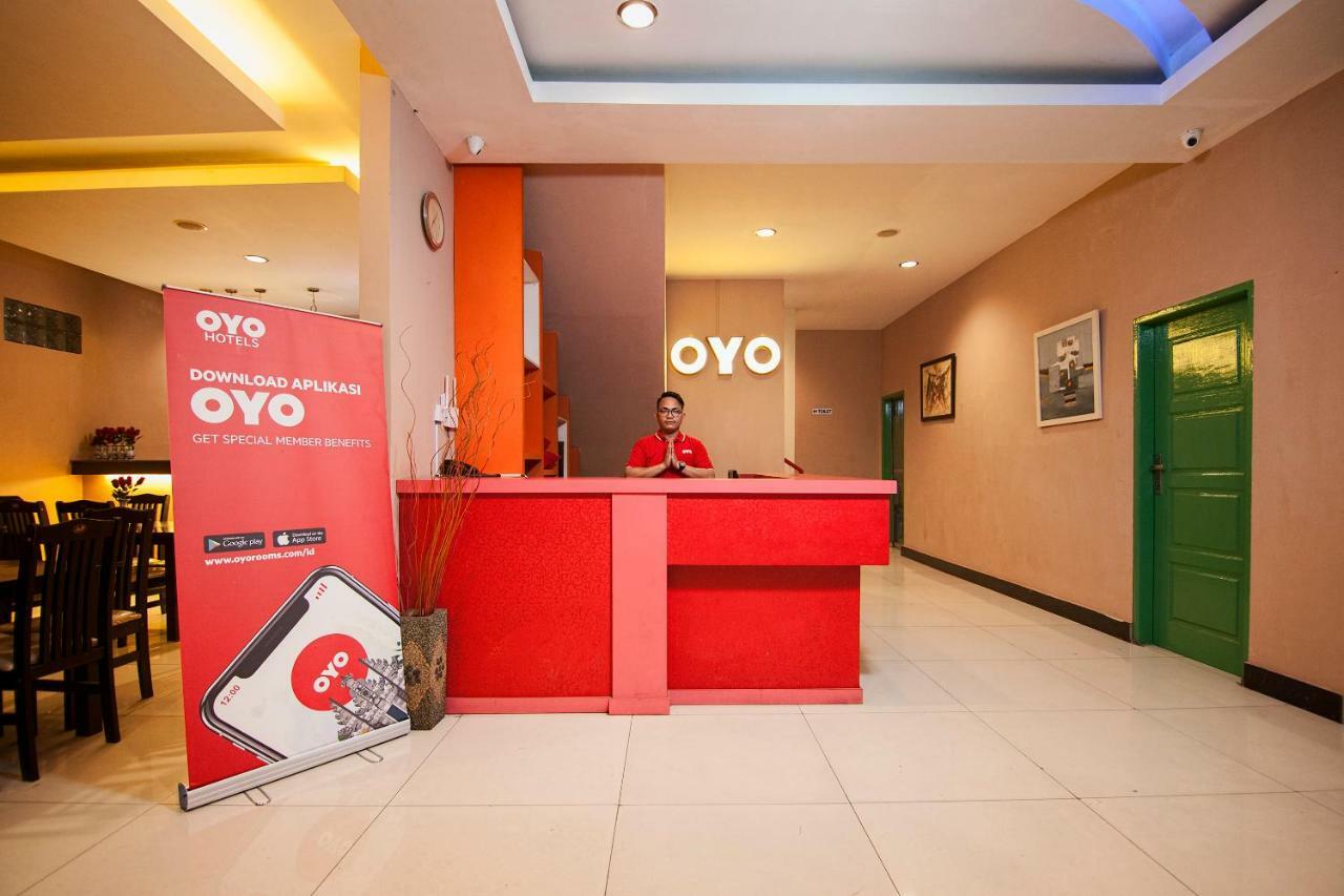 Oyo 529 Hotel Paninda Медан Екстер'єр фото