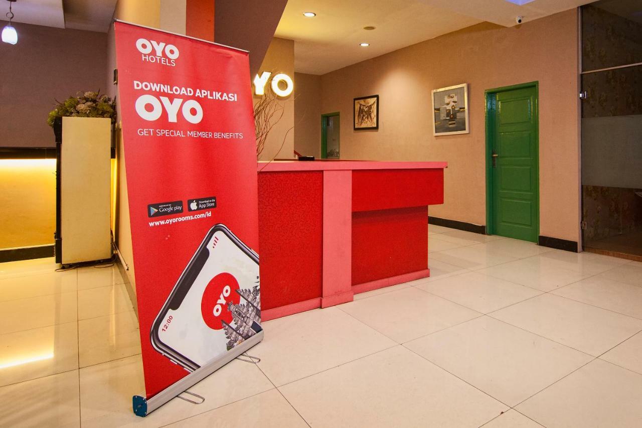 Oyo 529 Hotel Paninda Медан Екстер'єр фото
