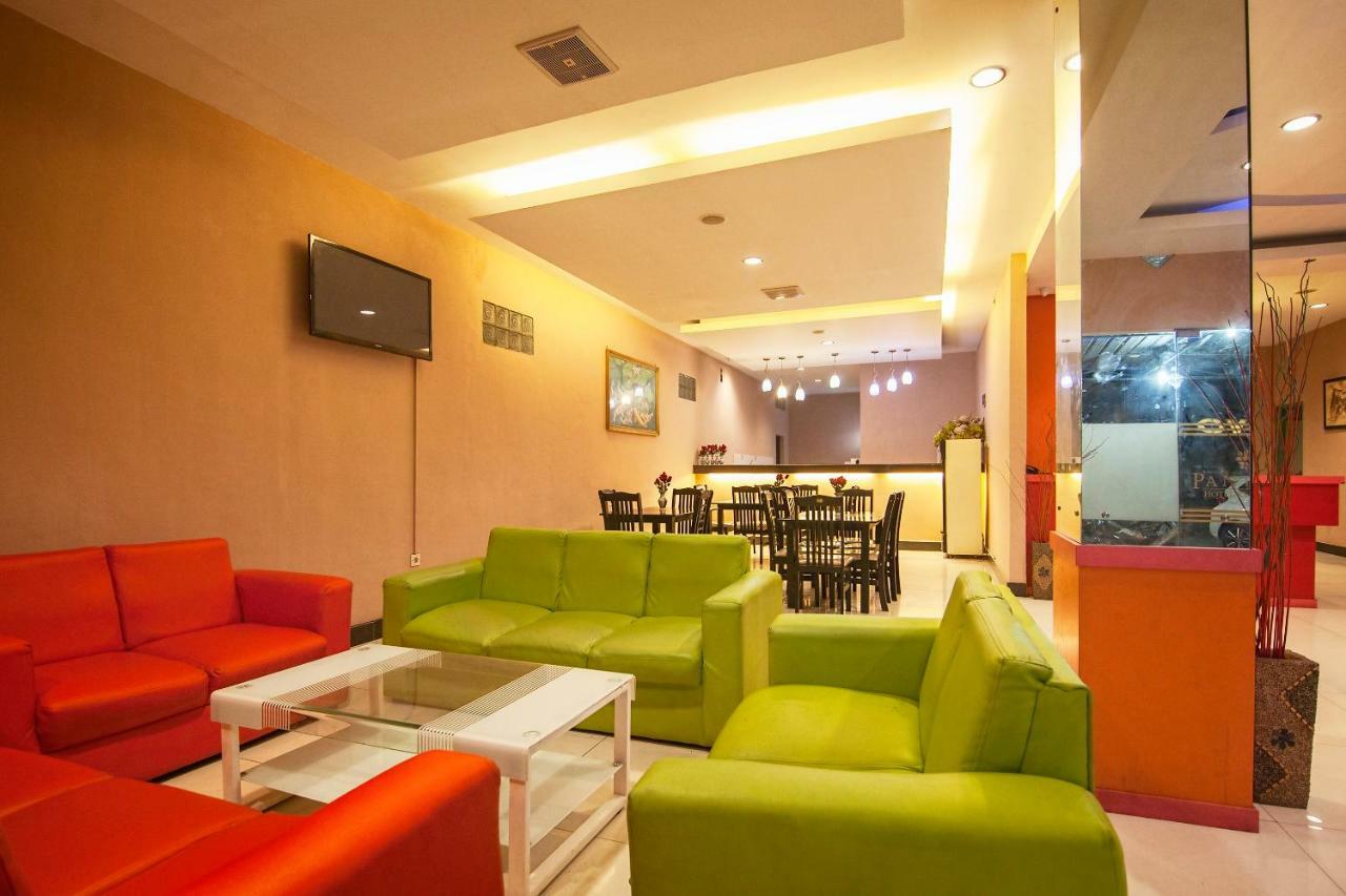 Oyo 529 Hotel Paninda Медан Екстер'єр фото