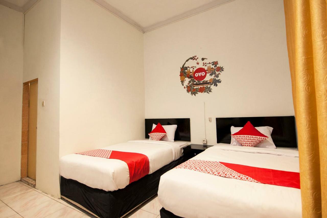 Oyo 529 Hotel Paninda Медан Екстер'єр фото