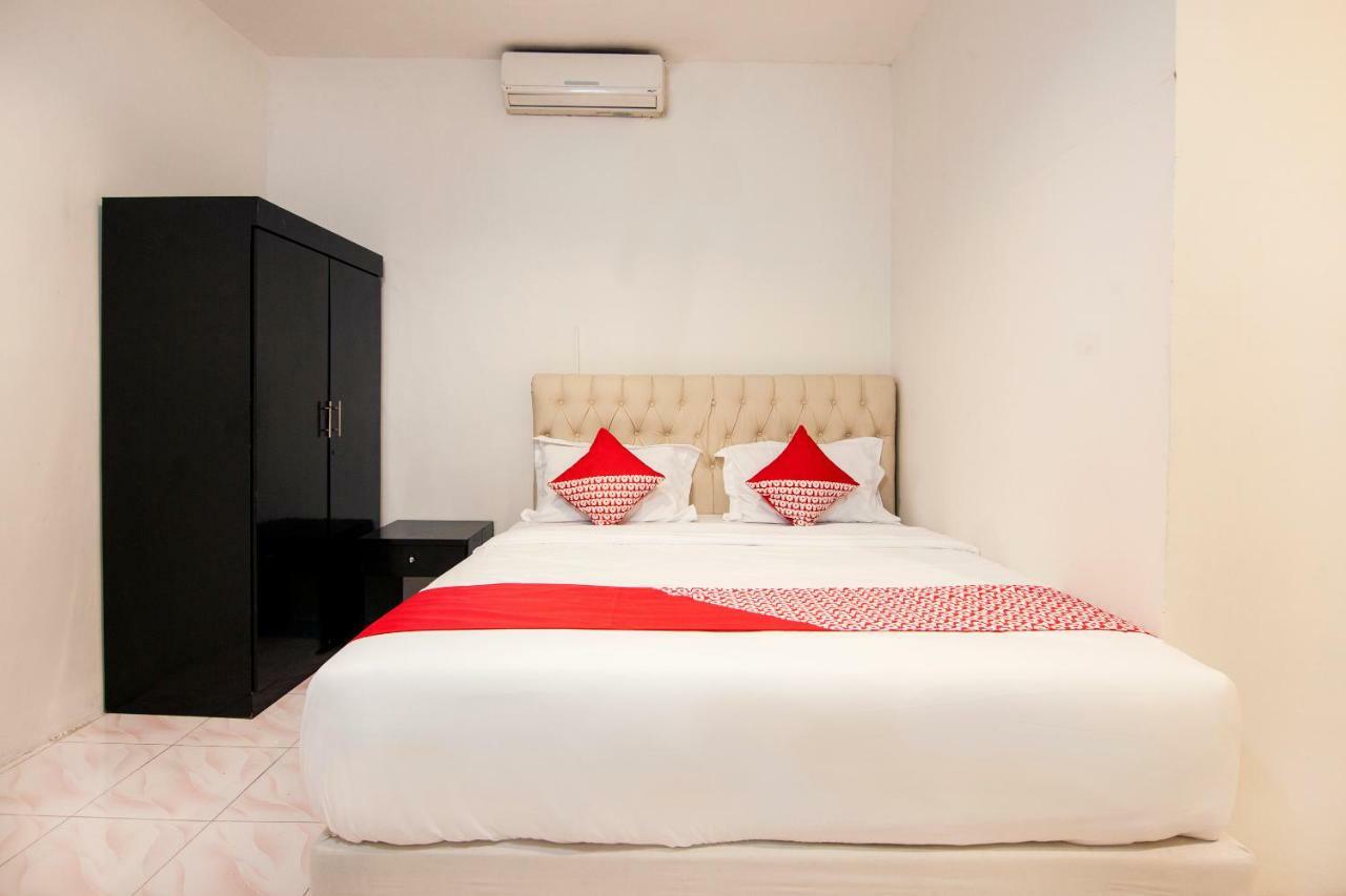 Oyo 529 Hotel Paninda Медан Екстер'єр фото