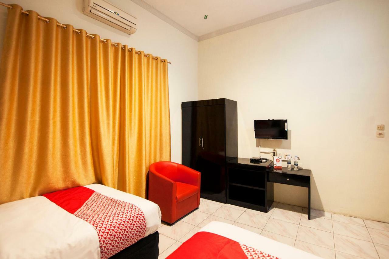 Oyo 529 Hotel Paninda Медан Екстер'єр фото